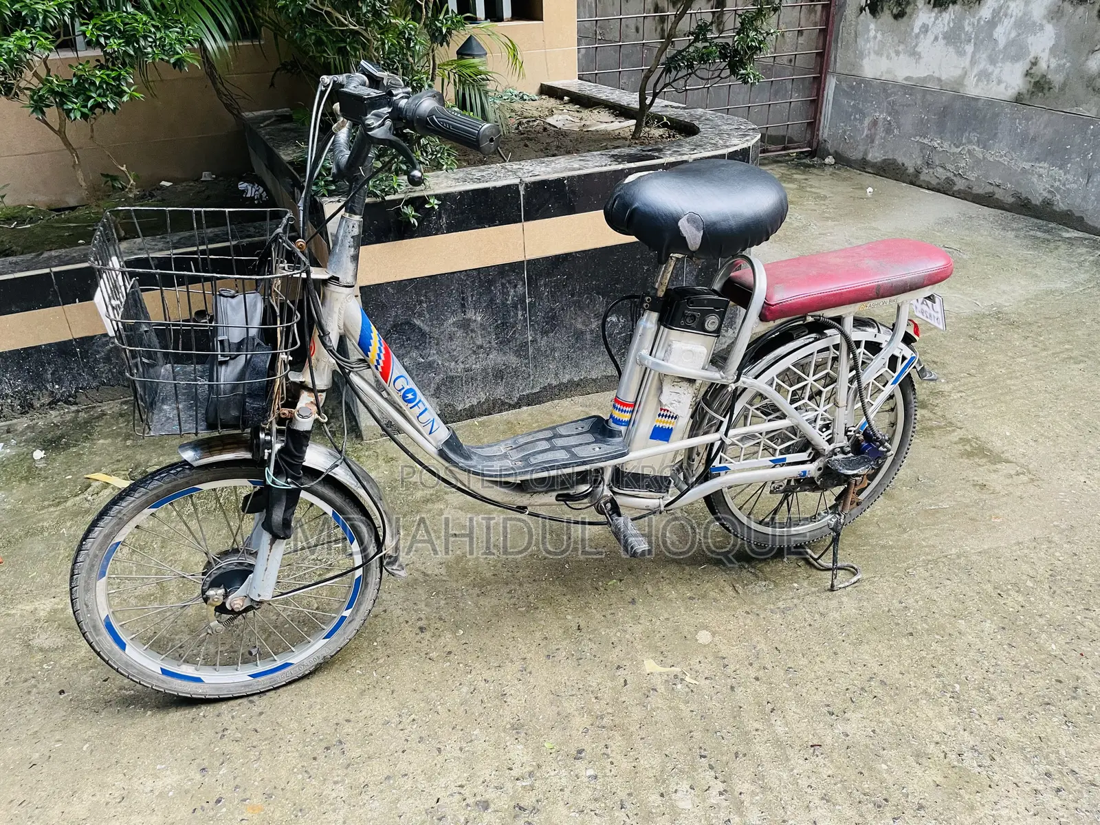 2025 Silver Motorcycle