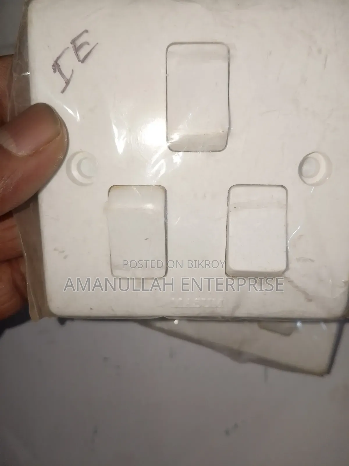 Classic White 3-Gang 2-Way Light Fan Switch | Online Electrical Shop