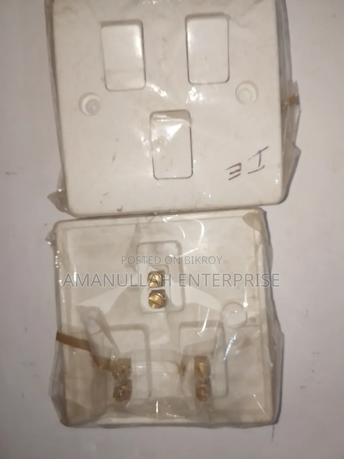 Classic White 3-Gang 2-Way Light Fan Switch | Online Electrical Shop