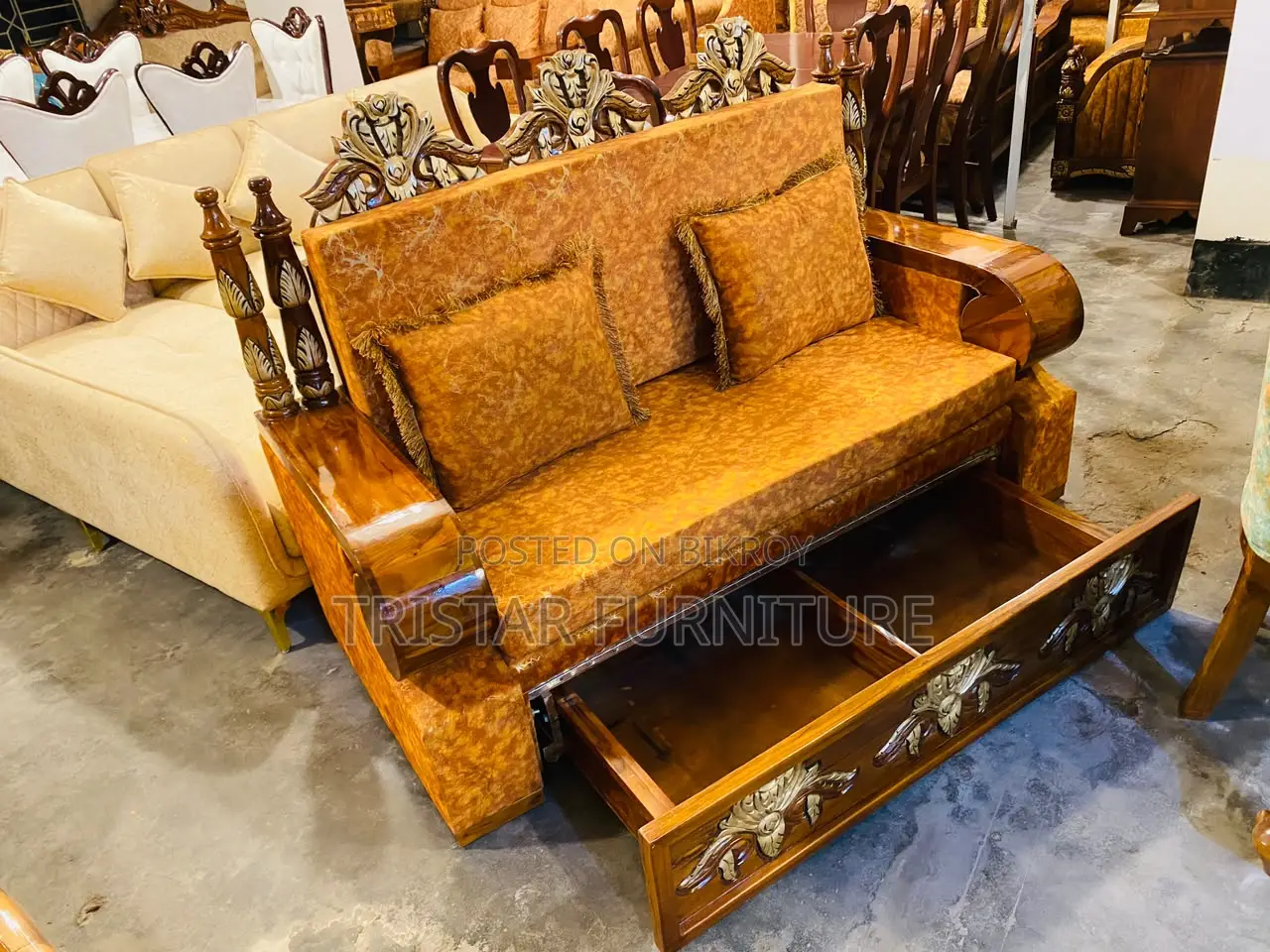 মডার্ন ভিক্টোরিয়া সোফা কাম বেড