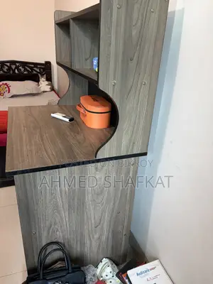 পড়ার টেবিল বিক্রি করা হচ্ছে