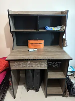 পড়ার টেবিল বিক্রি করা হচ্ছে