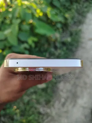 নতুন রিয়েলমি ১১ ৫জি ২৫৬ জিবি গোল্ড