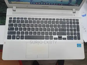 Laptop Samsung Galaxy Book3 360 15 NP750QFG 4GB Intel Core I3 SSD 128GB