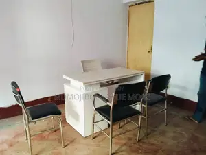 অফিস টেবিল