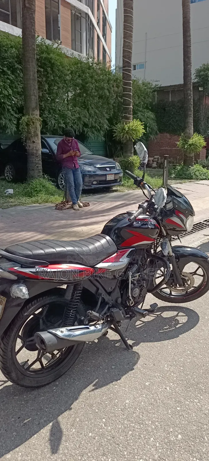 New Bajaj Discover 125 2021 Black