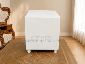 এটি একটি আধুনিক ও আকর্ষণীয় বিড়ালের ঘর (Cat House)।