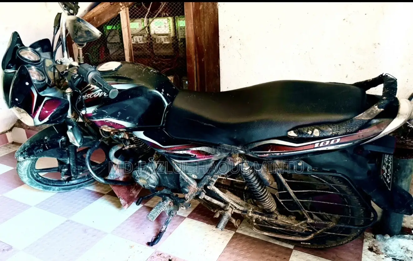 বাজাজ ডিসকভার ১০০ ২০১৭ কালো