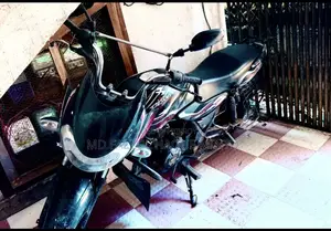 বাজাজ ডিসকভার ১০০ ২০১৭ কালো