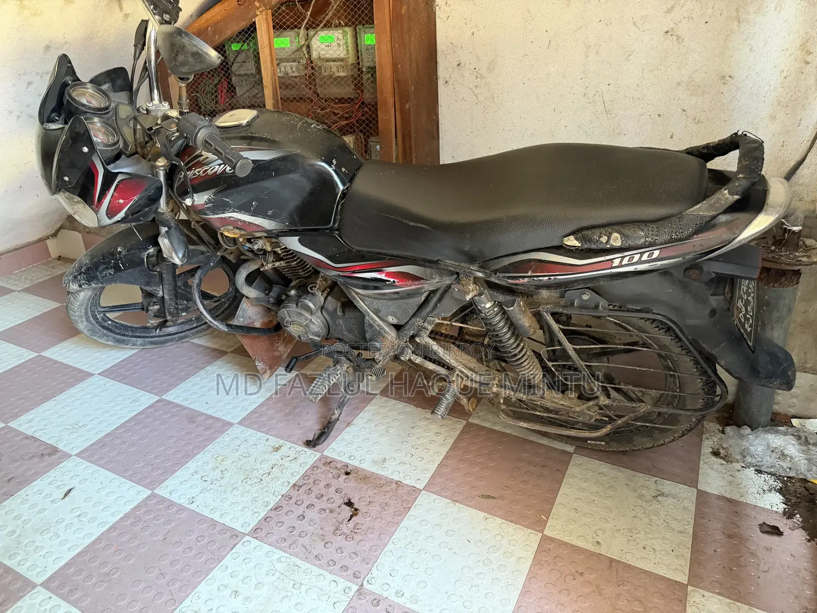বাজাজ ডিসকভার ১০০ ২০১৭ কালো