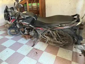 বাজাজ ডিসকভার ১০০ ২০১৭ কালো