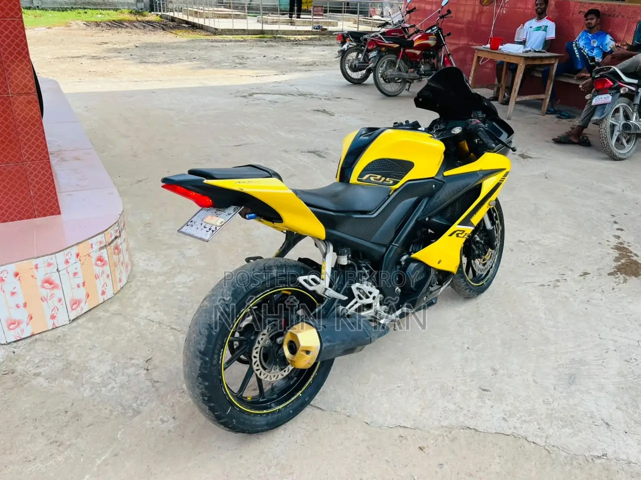 Yamaha R15 V3 2019 Yellow