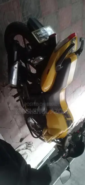 TVS Apache RTR 160 2V 2018 Yellow