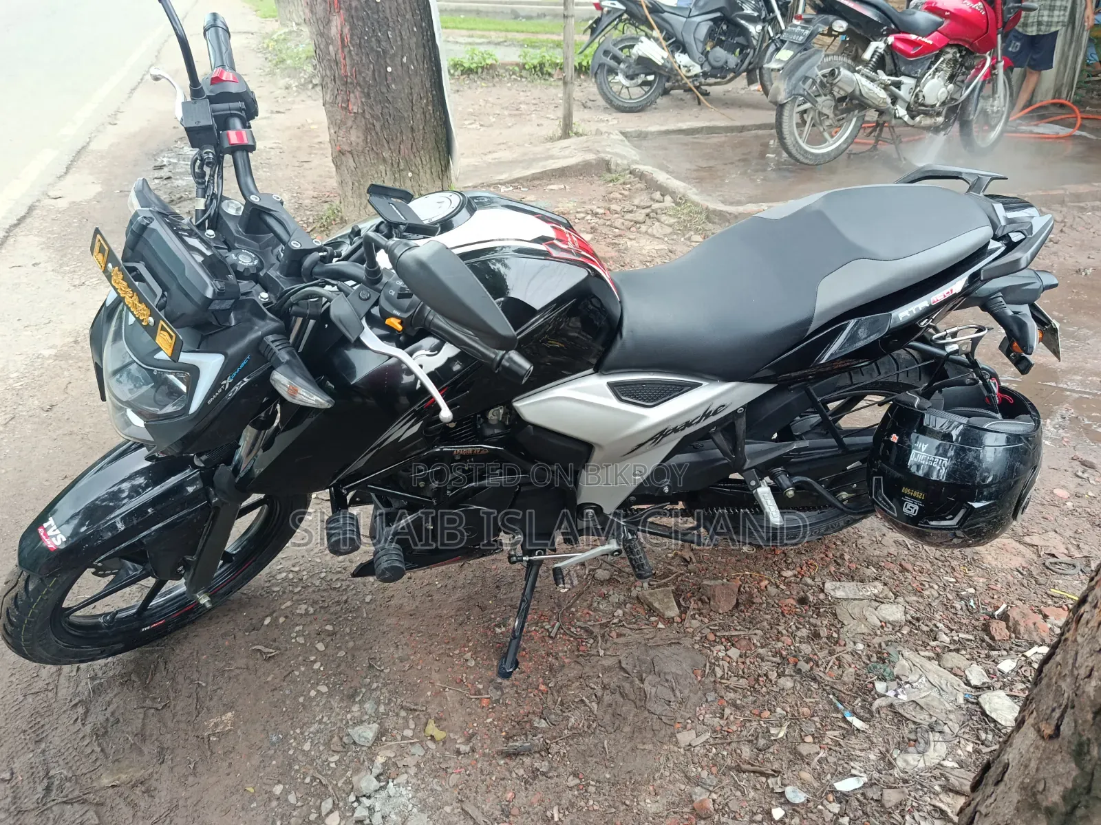 New TVS Apache RTR 160 4V 2025 Black