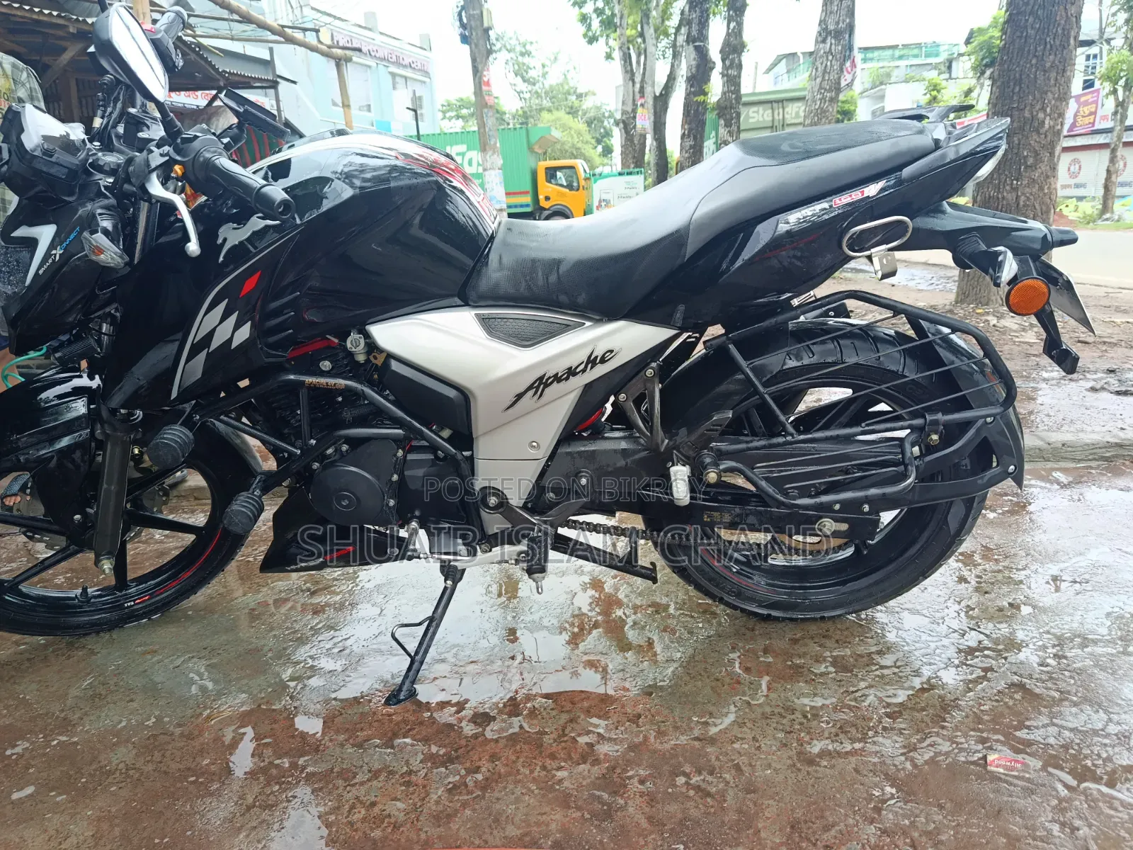 New TVS Apache RTR 160 4V 2025 Black