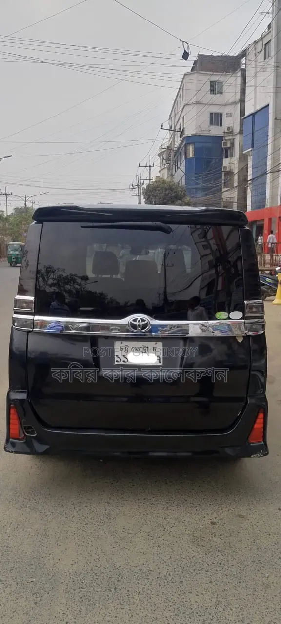 টয়োটা ভোক্সি ২০১৮ কালো
