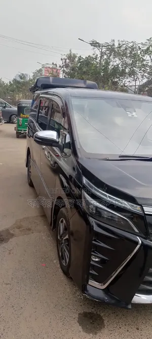 টয়োটা ভোক্সি ২০১৮ কালো