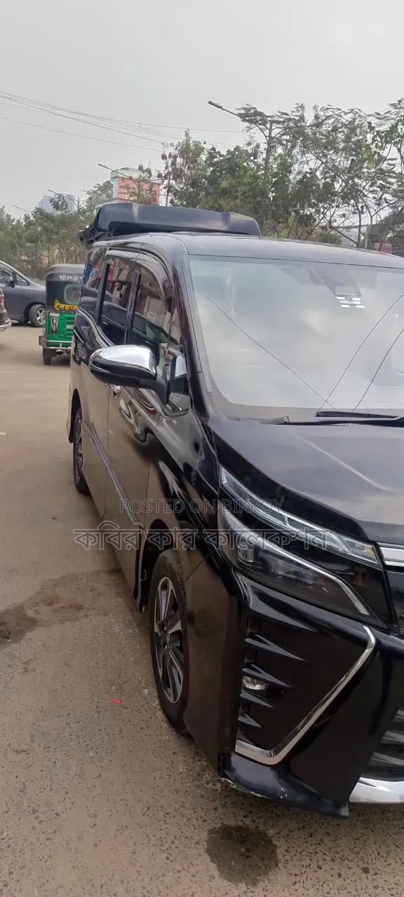 টয়োটা ভোক্সি ২০১৮ কালো