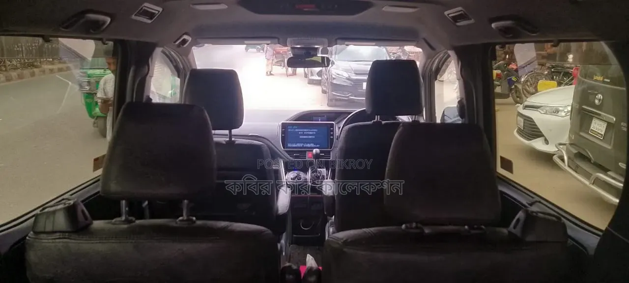 টয়োটা ভোক্সি ২০১৮ কালো