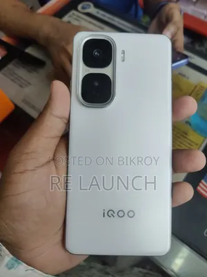 আইকিউও ২৫৬ জিবি সাদা