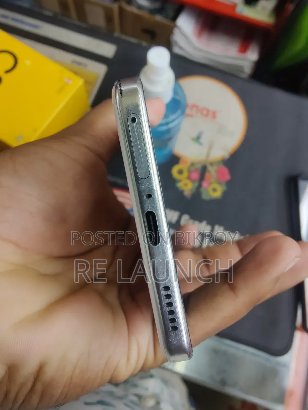আইকিউও ২৫৬ জিবি সাদা