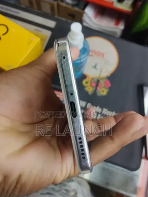 আইকিউও ২৫৬ জিবি সাদা