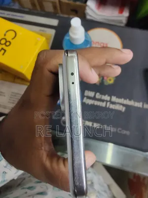 আইকিউও ২৫৬ জিবি সাদা