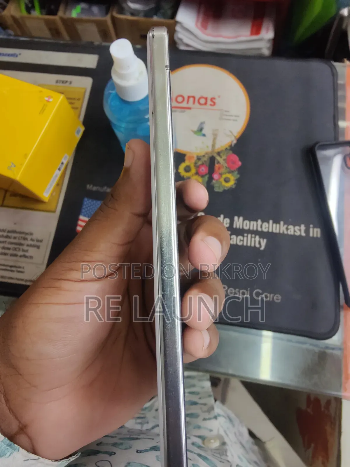 আইকিউও ২৫৬ জিবি সাদা
