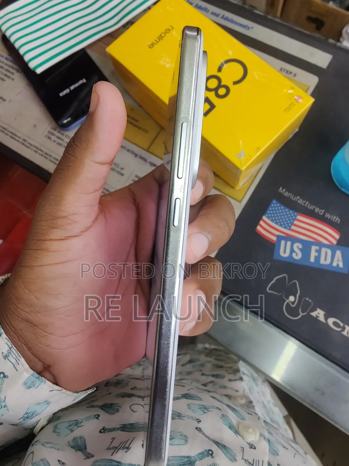 আইকিউও ২৫৬ জিবি সাদা