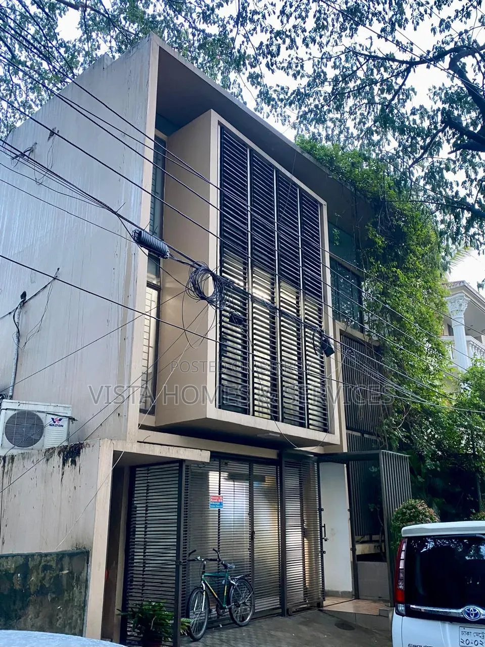 খিলক্ষেতের অপ্সরায় ৮ বেডরুমের বাড়ি বিক্রয়