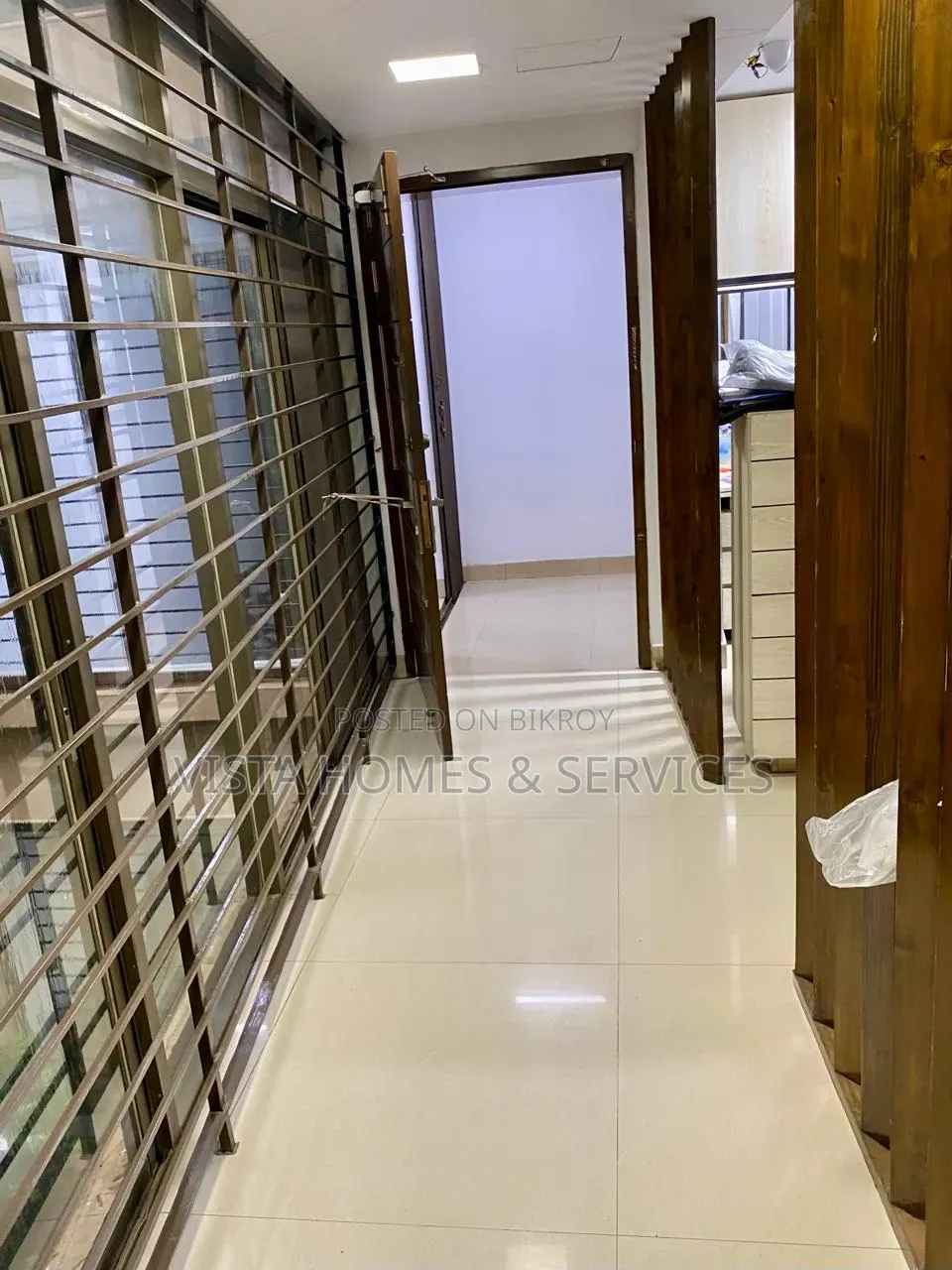 খিলক্ষেতের অপ্সরায় ৮ বেডরুমের বাড়ি বিক্রয়