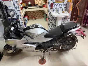 সুজুকি জিক্সার এসএফ ২০২২ সিলভার