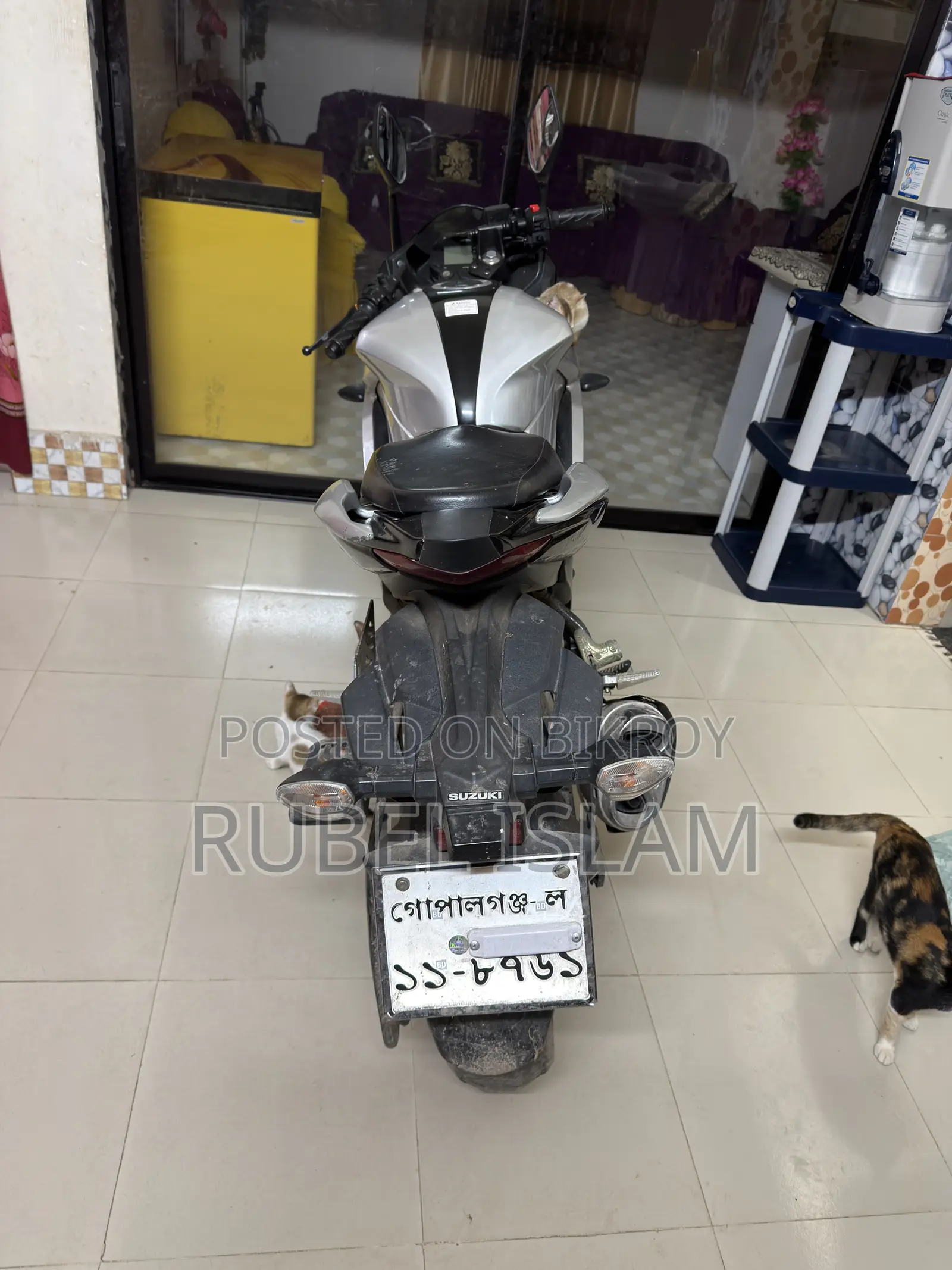 সুজুকি জিক্সার এসএফ ২০২২ সিলভার