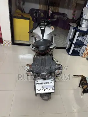 সুজুকি জিক্সার এসএফ ২০২২ সিলভার