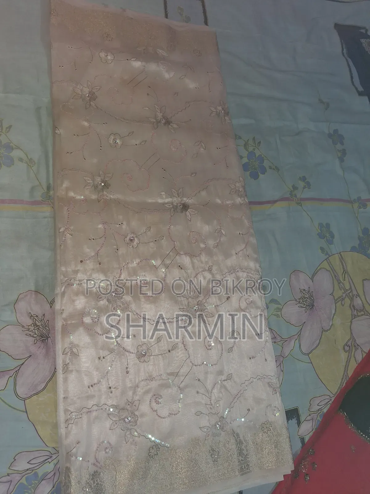 সাদা আধুনিক শাড়ি, লাল ও কালো সিল্ক গর্ভিয়াস শাড়ি