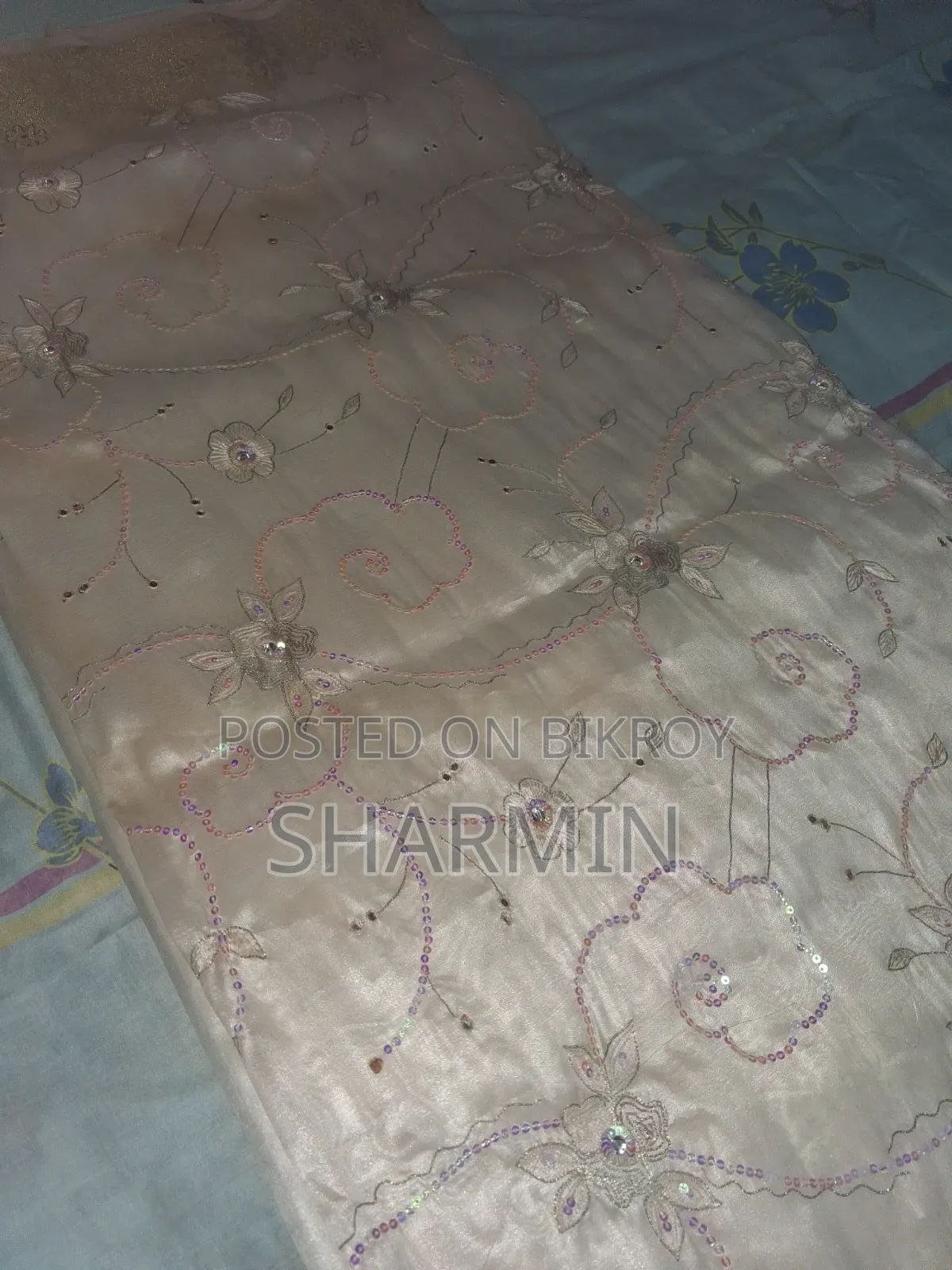 সাদা আধুনিক শাড়ি, লাল ও কালো সিল্ক গর্ভিয়াস শাড়ি