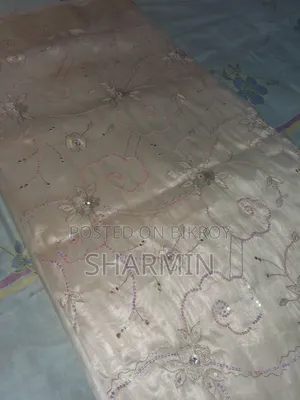 সাদা আধুনিক শাড়ি, লাল ও কালো সিল্ক গর্ভিয়াস শাড়ি