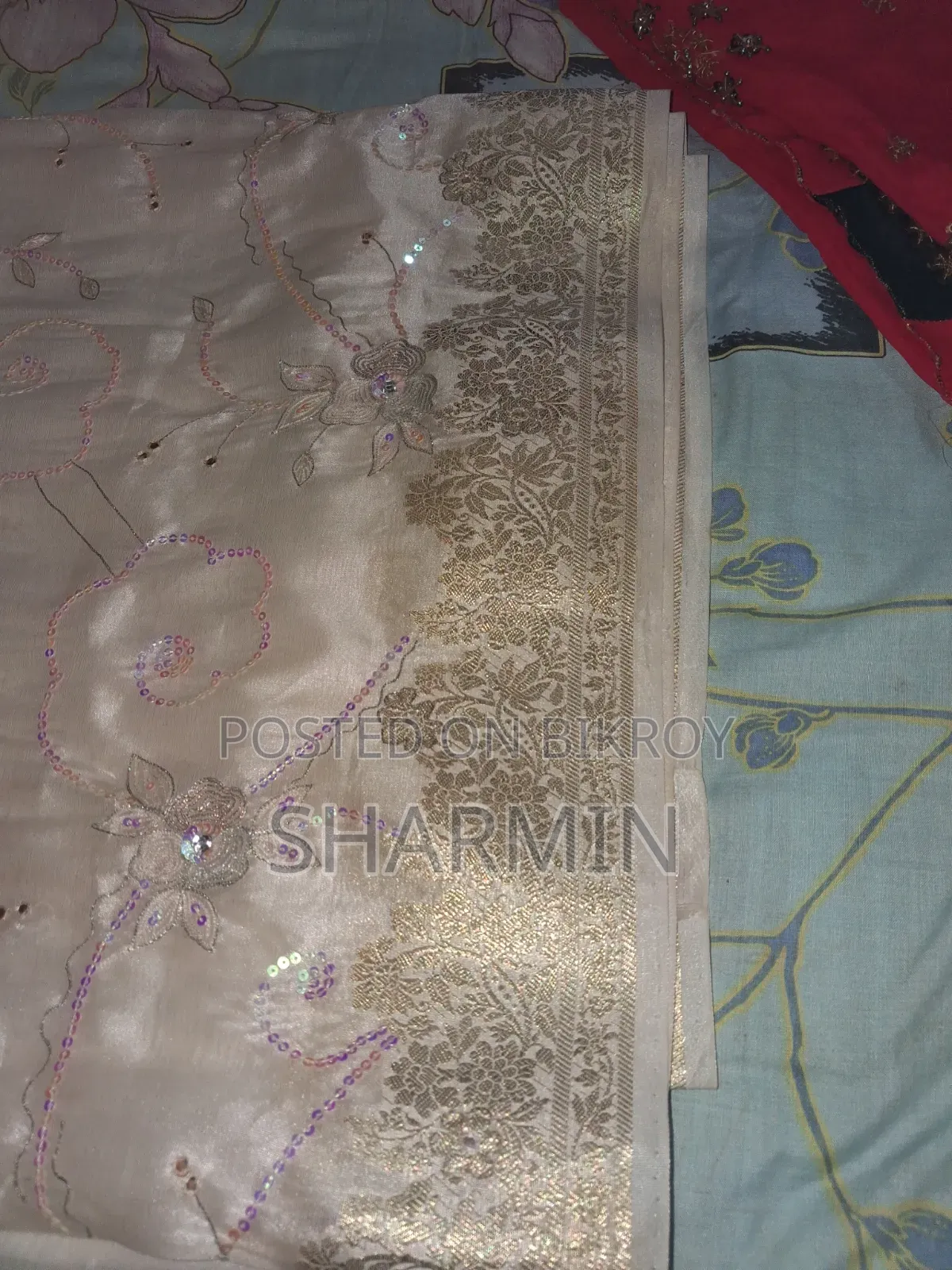 সাদা আধুনিক শাড়ি, লাল ও কালো সিল্ক গর্ভিয়াস শাড়ি