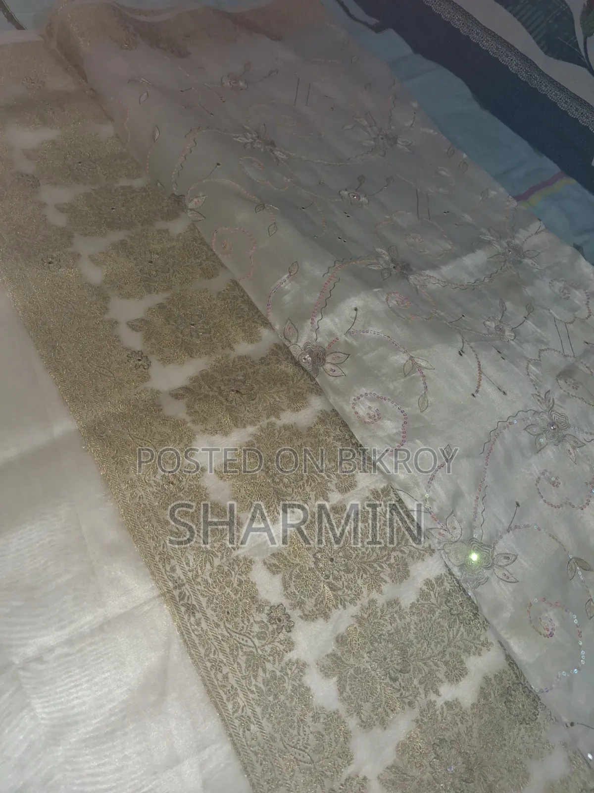 সাদা আধুনিক শাড়ি, লাল ও কালো সিল্ক গর্ভিয়াস শাড়ি