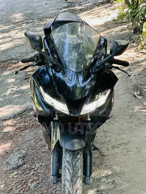 ইয়ামাহা আর১৫ ভি৩ ২০২২ ব্ল্যাক