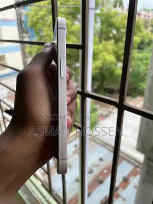 Apple iPhone 16e 128 GB White