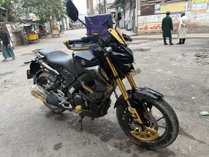 ইয়ামাহা ২০২২ কালো