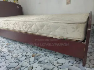 ওটবি ব্র্যান্ডের সিঙ্গেল খাট ৪ ফুট ৬ ফুট ৮ ইঞ্চি তোশক সহ