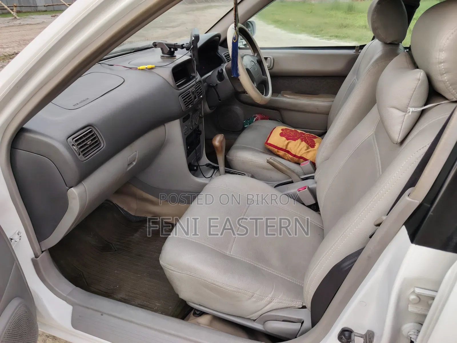 Toyota Corolla Sedan 1999 White