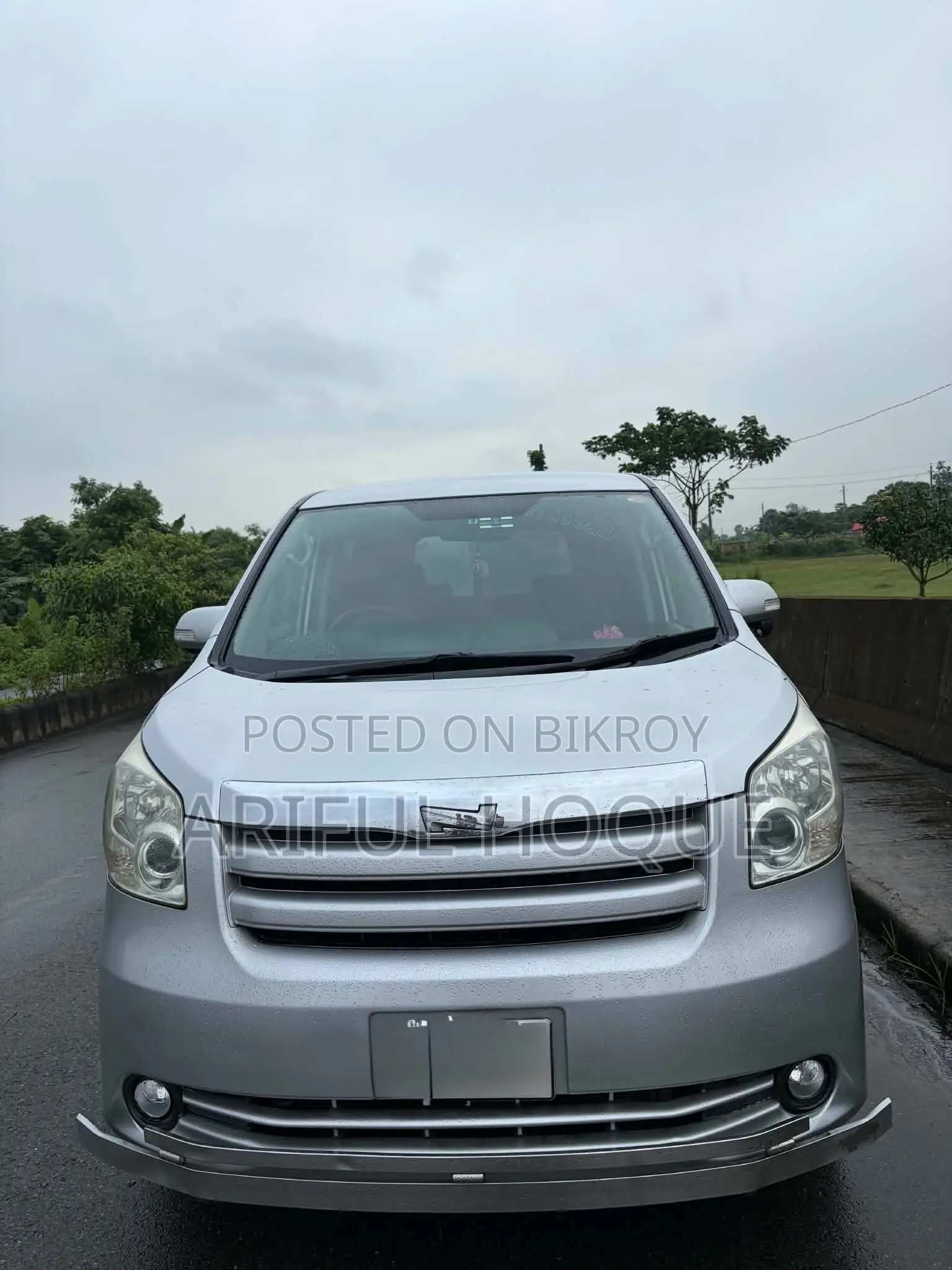 Toyota Noah 2.0 143hp FWD (8 Seater) 2009 Silver