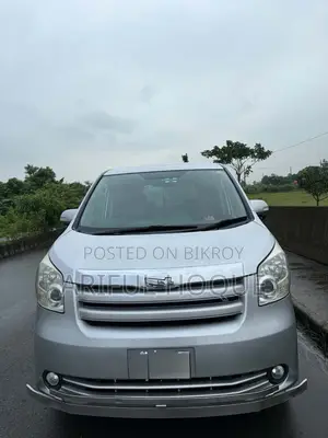 Toyota Noah 2.0 143hp FWD (8 Seater) 2009 Silver