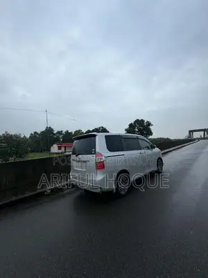 Toyota Noah 2.0 143hp FWD (8 Seater) 2009 Silver