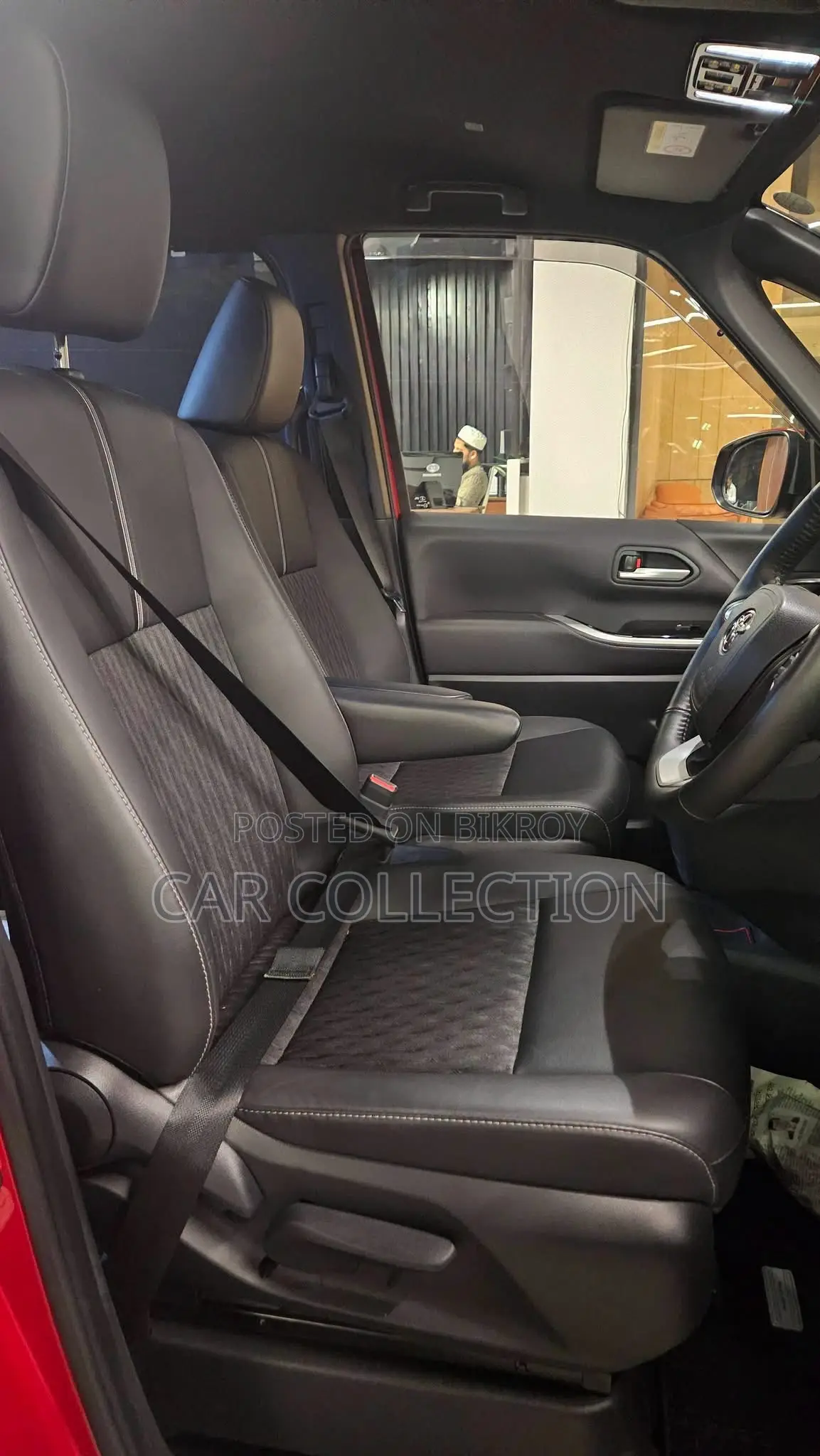 Toyota Noah 2022 Red