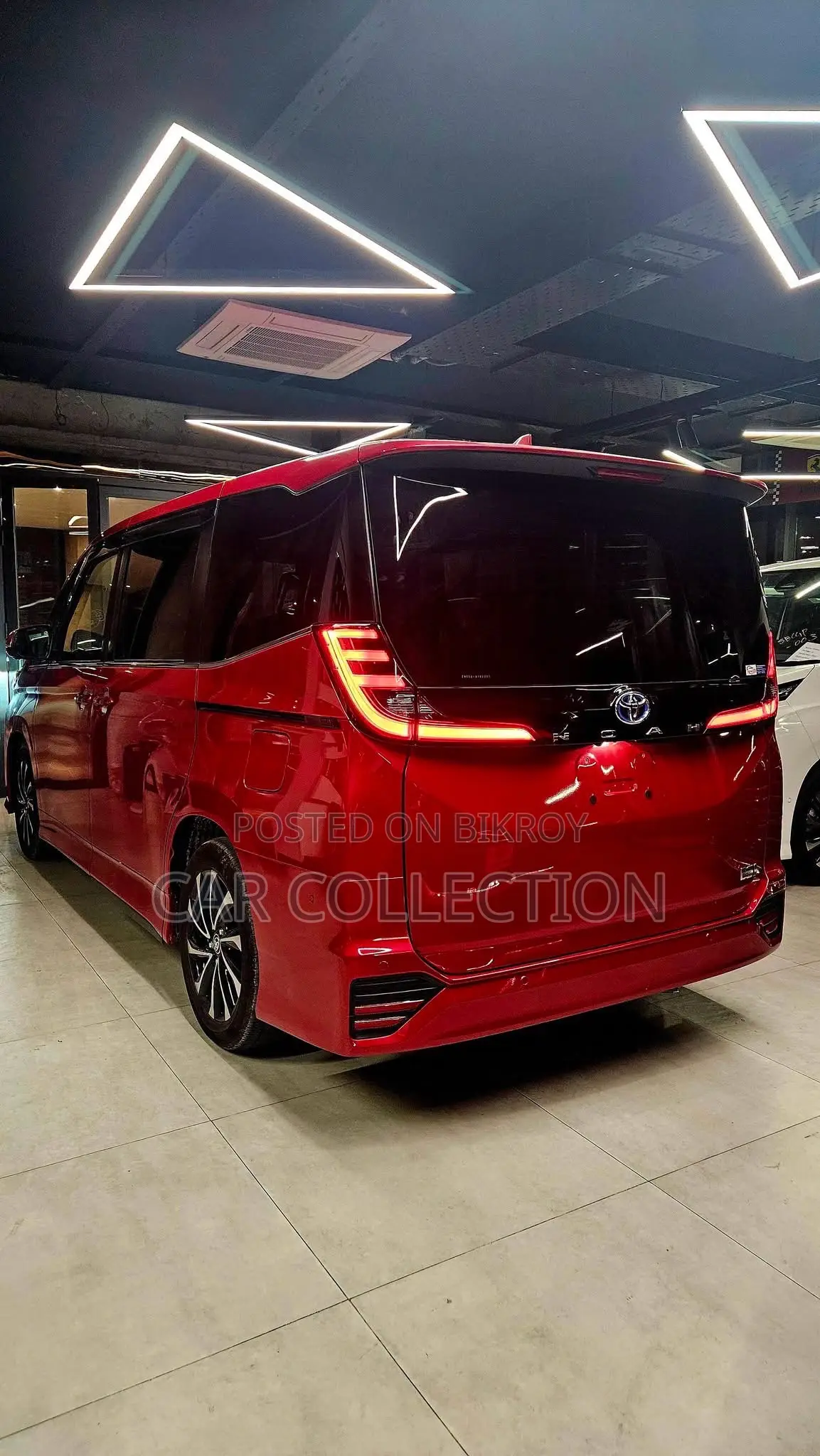 Toyota Noah 2022 Red