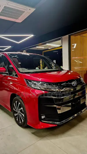 Toyota Noah 2022 Red